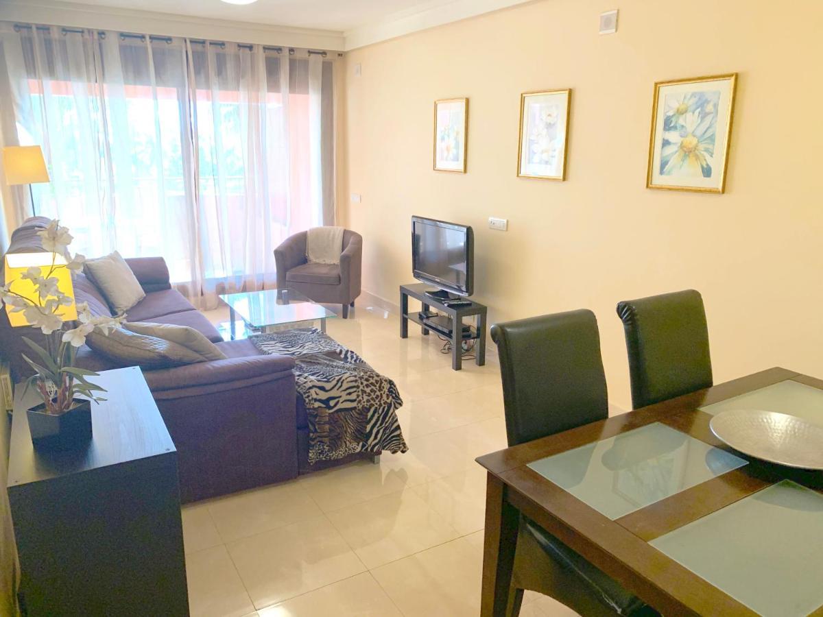 Salinas. Apartment For 4. Terrace/Parking/Pools/Gym/4Mins Beach Estepona Exteriör bild