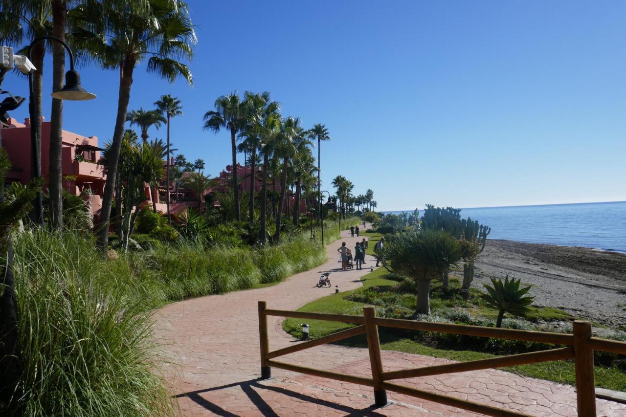 Salinas. Apartment For 4. Terrace/Parking/Pools/Gym/4Mins Beach Estepona Exteriör bild