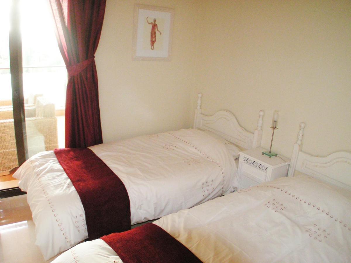 Salinas. Apartment For 4. Terrace/Parking/Pools/Gym/4Mins Beach Estepona Exteriör bild