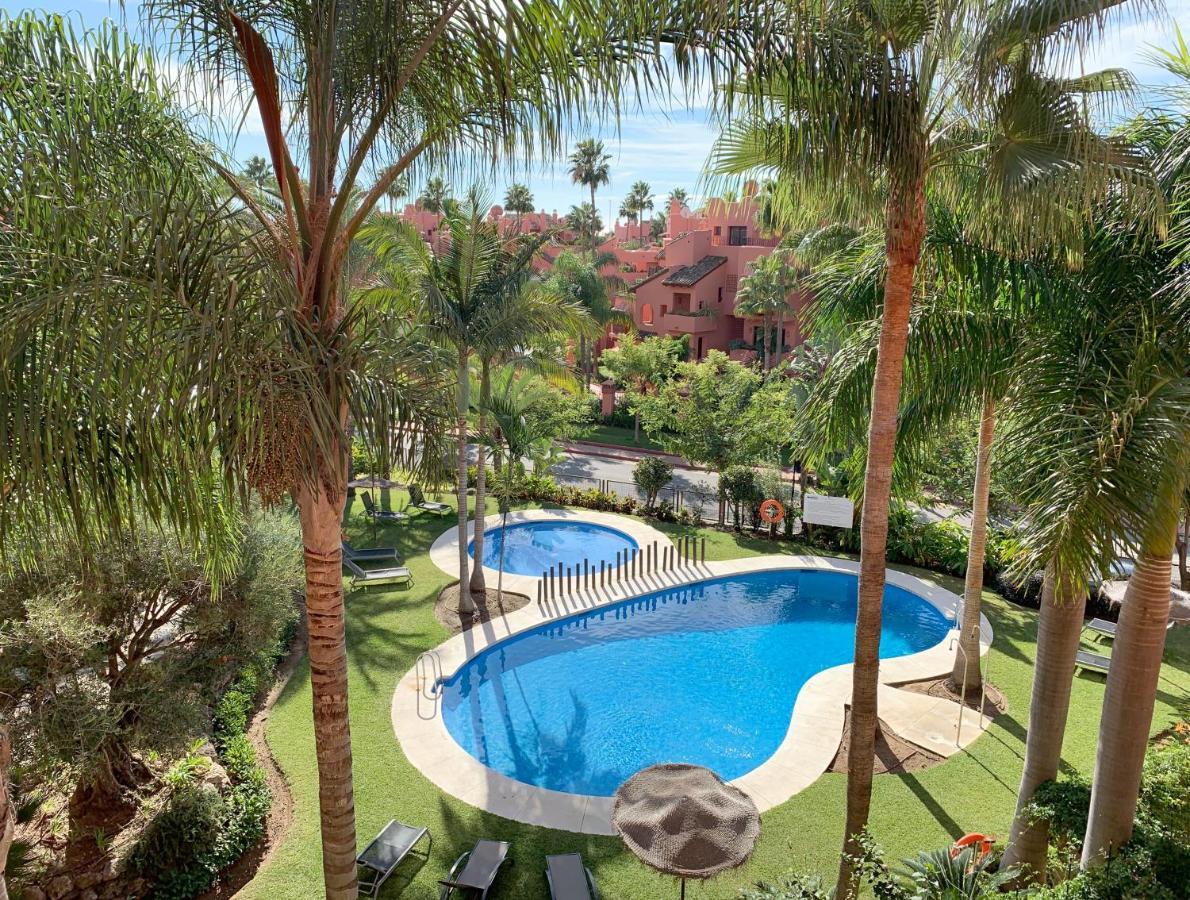 Salinas. Apartment For 4. Terrace/Parking/Pools/Gym/4Mins Beach Estepona Exteriör bild