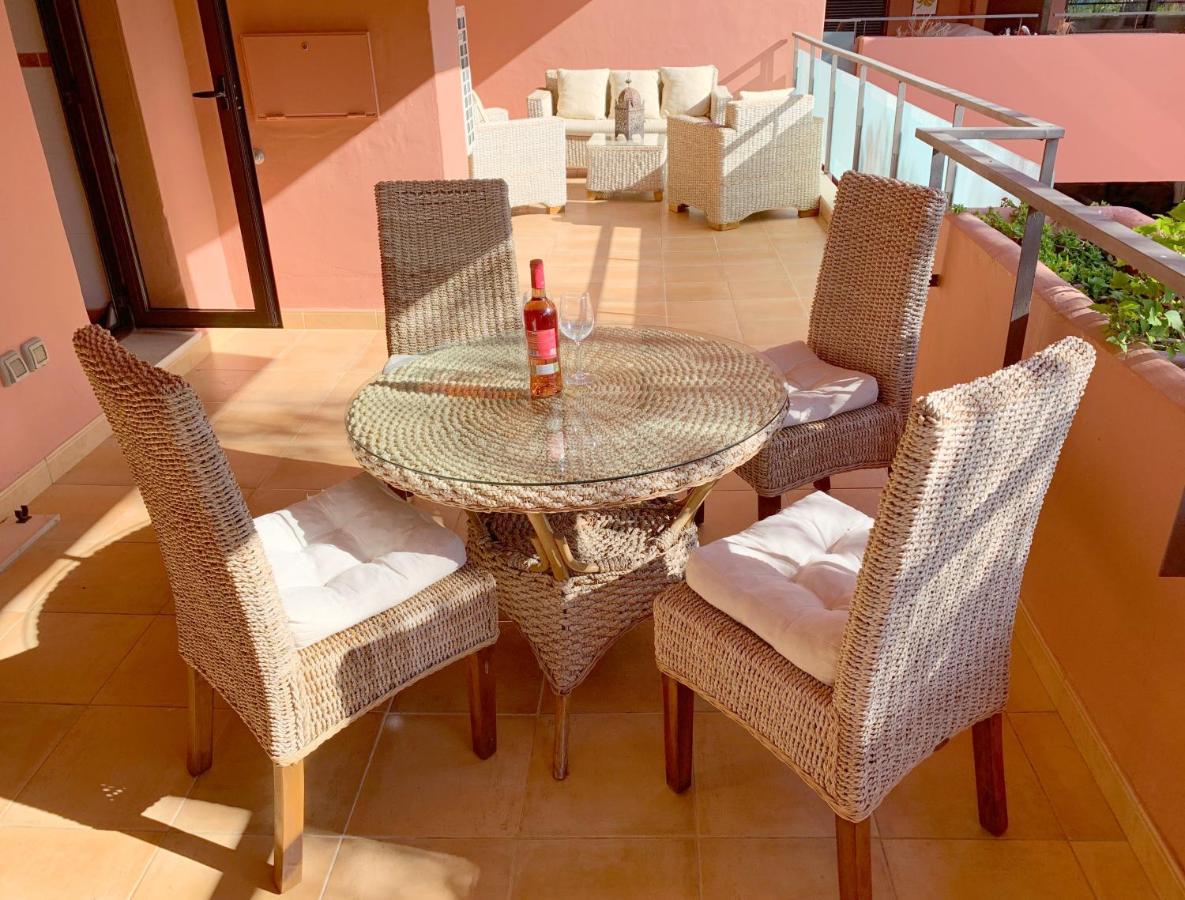 Salinas. Apartment For 4. Terrace/Parking/Pools/Gym/4Mins Beach Estepona Exteriör bild